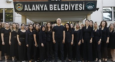 Kadına şiddete siyah giyimli tepki