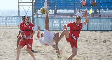 Plaj futbolu finalleri başladı