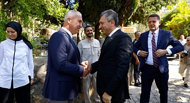 Vali Şahin'den tarihi camide inceleme