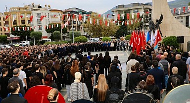 Ata huzurunda anıldı