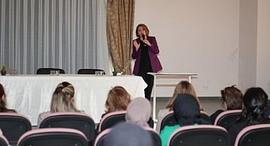 İZ BIRAKAN KADINLAR SÖYLEŞİDE BULUŞTU