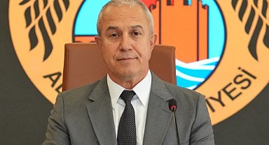 Başkan Özçelik emekçi kadınları tebrik etti