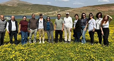 Gazeteciler hem gezdi hem temizledi