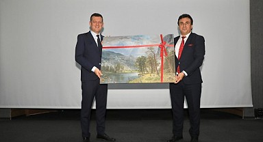 KAYMAKAM ÜRKMEZER’DEN MİLLİ EĞİTİM CAMİASINA ANLAMLI VEDA