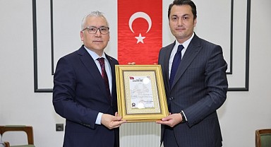 YENİ KAYMAKAMA SİVAS’TA ÖDÜL