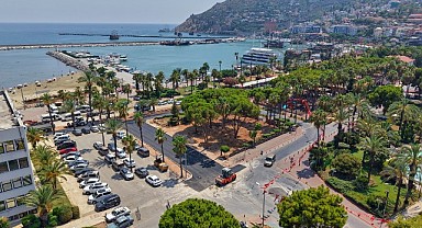 ALANYA İSKELESİNDE TRAFİK SORUNUNA NEŞTER