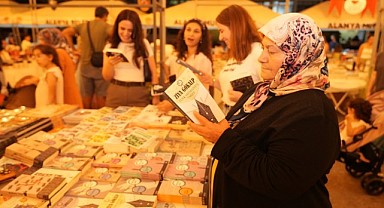 ALANYA KİTAP FUARI DEVAM EDİYOR
