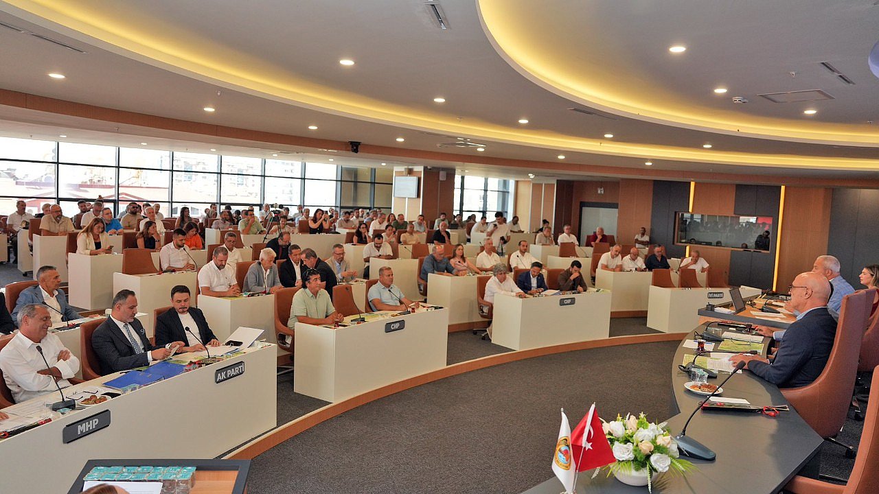 Başkan Özçelik'in heybesi doluydu