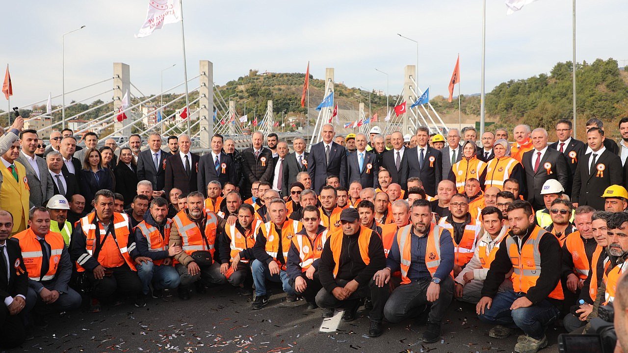 ALANYA DOĞU ÇEVRE YOLU VE DEMİRTAŞ KAVŞAĞI HİZMETE AÇILDI