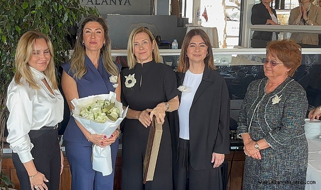 Kadınlar Bir Araya Geldi,