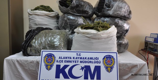 8 KİLO ESRAR KENDİLERİ İÇECEKLERMİŞ