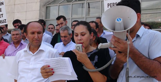 ADLİYE PERSONELİ MAAŞ EYLEMİ YAPTI