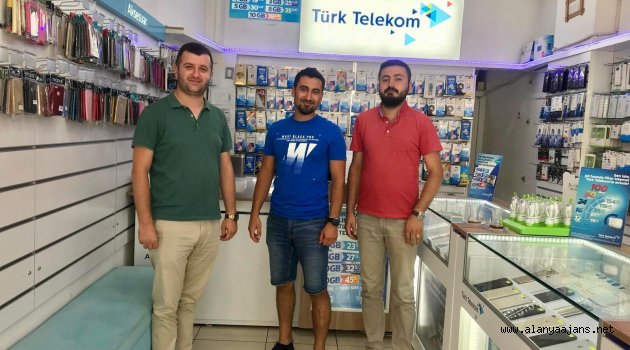 Ak Gençlik esnafın yanında