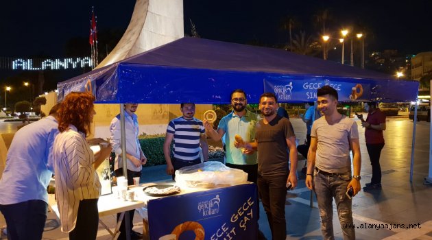Ak Gençlik Gece Gündüz Çalışıyor