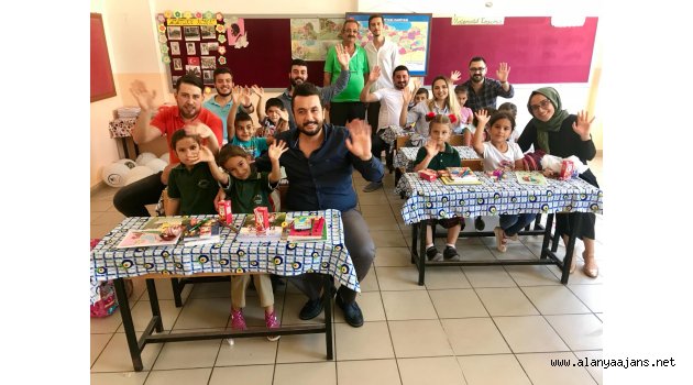 AK Gençlik ilk gün öğrencilerle birlikteydi