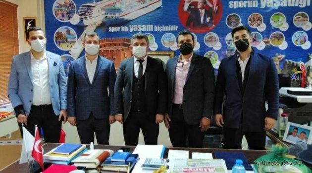 AK Gençlik’ten Başkan Uğur’a ziyaret
