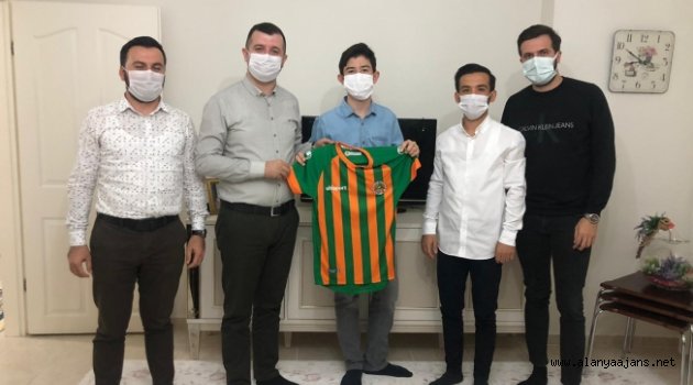 Ak Gençlik’ten mucit gence ziyaret