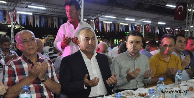 AK PARTİ İFTARINA YOĞUN İLGİ