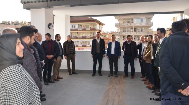 AK Parti yeni hizmet binasında