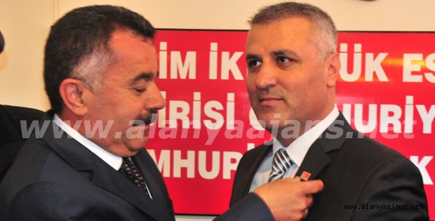 AK PARTİ’Lİ MECLİS ÜYESİ CHP’YE KATILDI