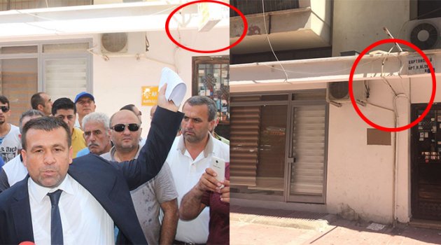 Ak Parti'nin Tabelası Kaldırıldı