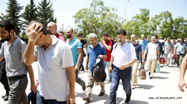 Akademisyenlerin 19'u Tutuklandı