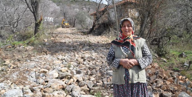 AKSİNLİ YAŞLI KADININ YOL SEVİNCİ