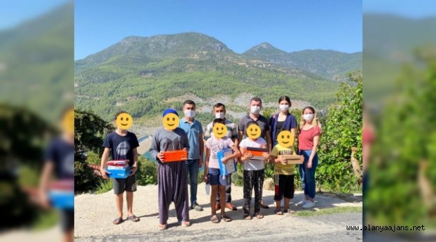 Alanya Ak Gençlik'ten öğrencilere hediye