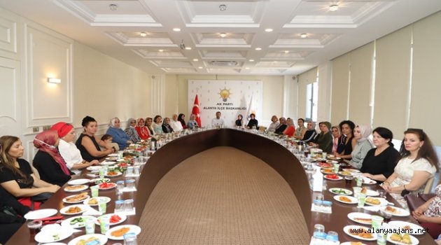 Alanya Ak Kadınlar'dan 2023 mesajı