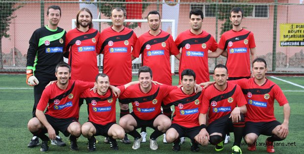 ALANYA BELEDİYESİ HALI SAHA FUTBOL TURNUVASI KAYMAKAMLIK KUPASI BAŞLADI