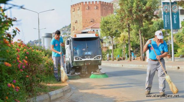 Alanya Belediyesi kent genelinde temizliğe devam ediyor
