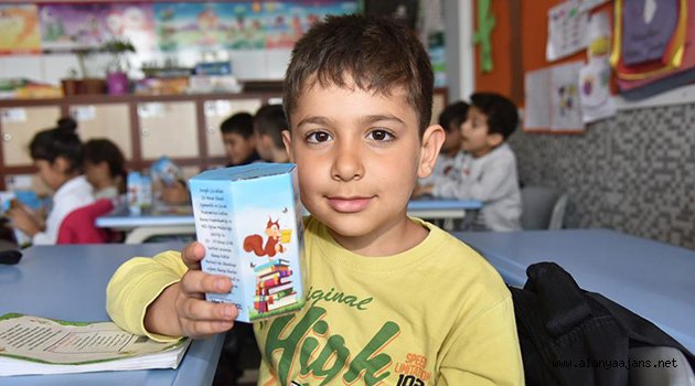 Alanya Belediyesi’nden öğrencilere kumbara
