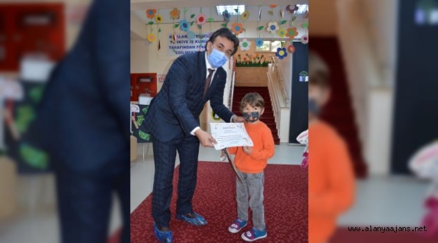 Alanya’da anaokulu öğrencileri karnelerini aldı
