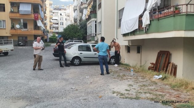 Alanya’da bunalıma giren genç kafasına silah dayadı