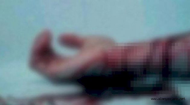 Alanya’da bunalıma giren genç kendini kesti