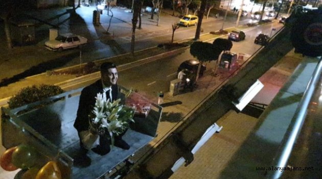 Alanya’da damat kız istemeye mobil asansörle geldi