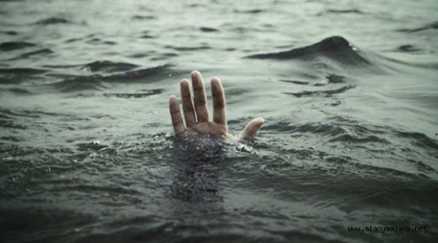 Alanya’da denize giren genç boğulma tehlikesi geçirdi