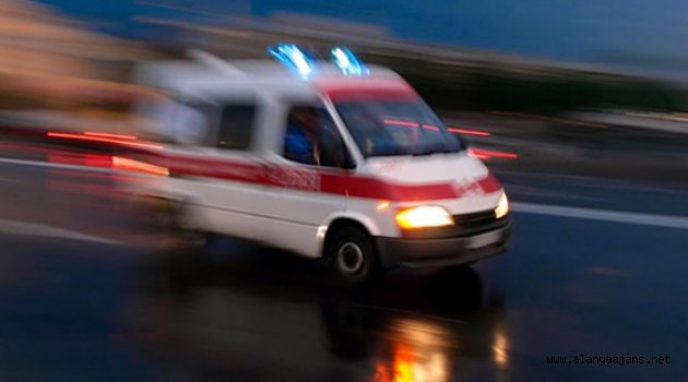 Alanya’da elektrikli bisikletle otomobil çarpıştı: 3 yaralı