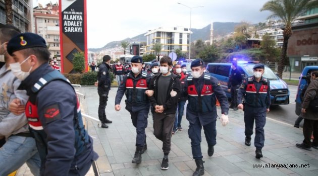 Alanya’da eş zamanlı operasyonda 20 şüpheli daha adliyeye sevk edildi