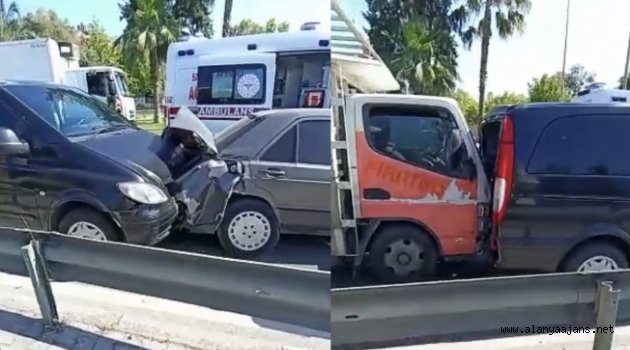 Alanya’da freni patlayan kamyon araçların arasına daldı