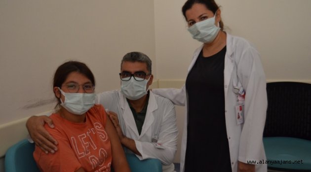 Alanya’da gençlere aşı çağrısı