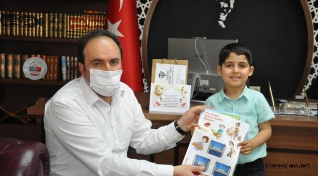 Alanya’da ilk orucunu tutan minikler ödüllendirildi