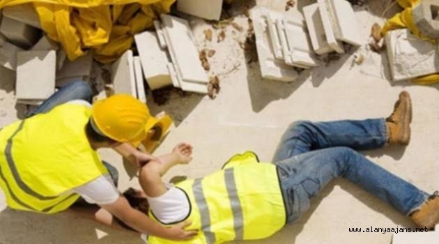 Alanya’da inşaat iskelesinden düşen işçi yaralandı