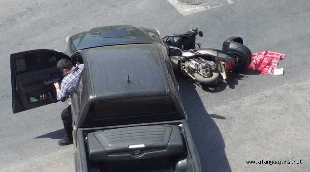 Alanya’da kamyonetle motosiklet çarpıştı: 1 yaralı