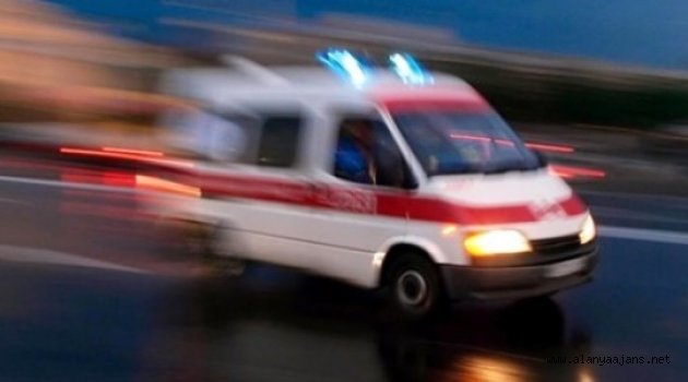Alanya’da kamyonetle otomobil çarpıştı: 1 yaralı