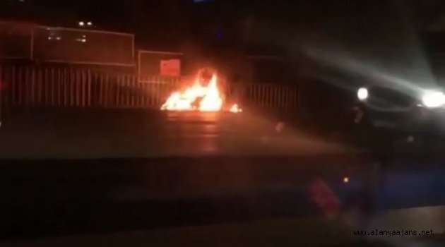 Alanya’da kundakçılar motosikleti yakıp kaçtılar