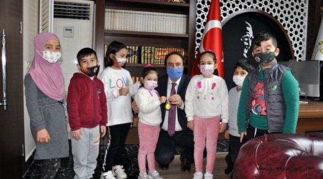 Alanya’da minik gönüllerden kocaman yardım