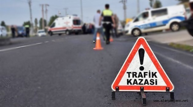 Alanya’da motosikletin çarptığı kadın ağır yaralandı