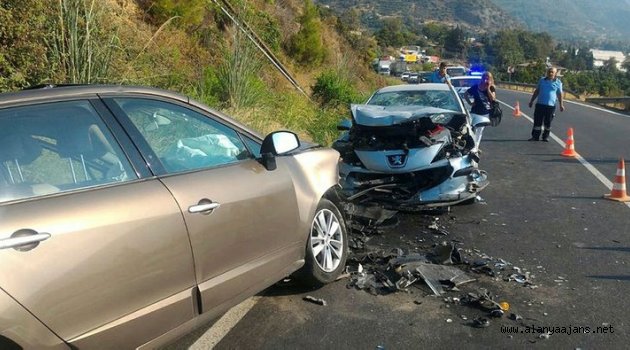Alanya’da otomobiller çarpıştı: 1 ağır yaralı