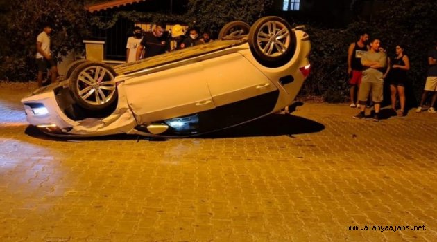 Alanya’da park halindeki otomobile çarpan araç takla attı